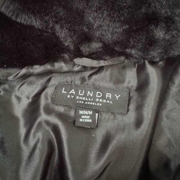 Laundry by Shelli Segal - Women's Black Puffer with Faux Fur Hood - Picture 4 of 5